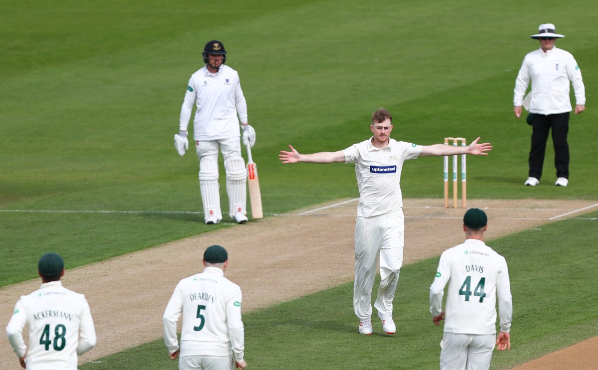 Taylor and Ackermann’s finests give Leicestershire the opening round&nbsp;advantage
